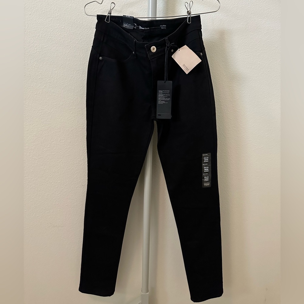 Levi black jeans size 28x32